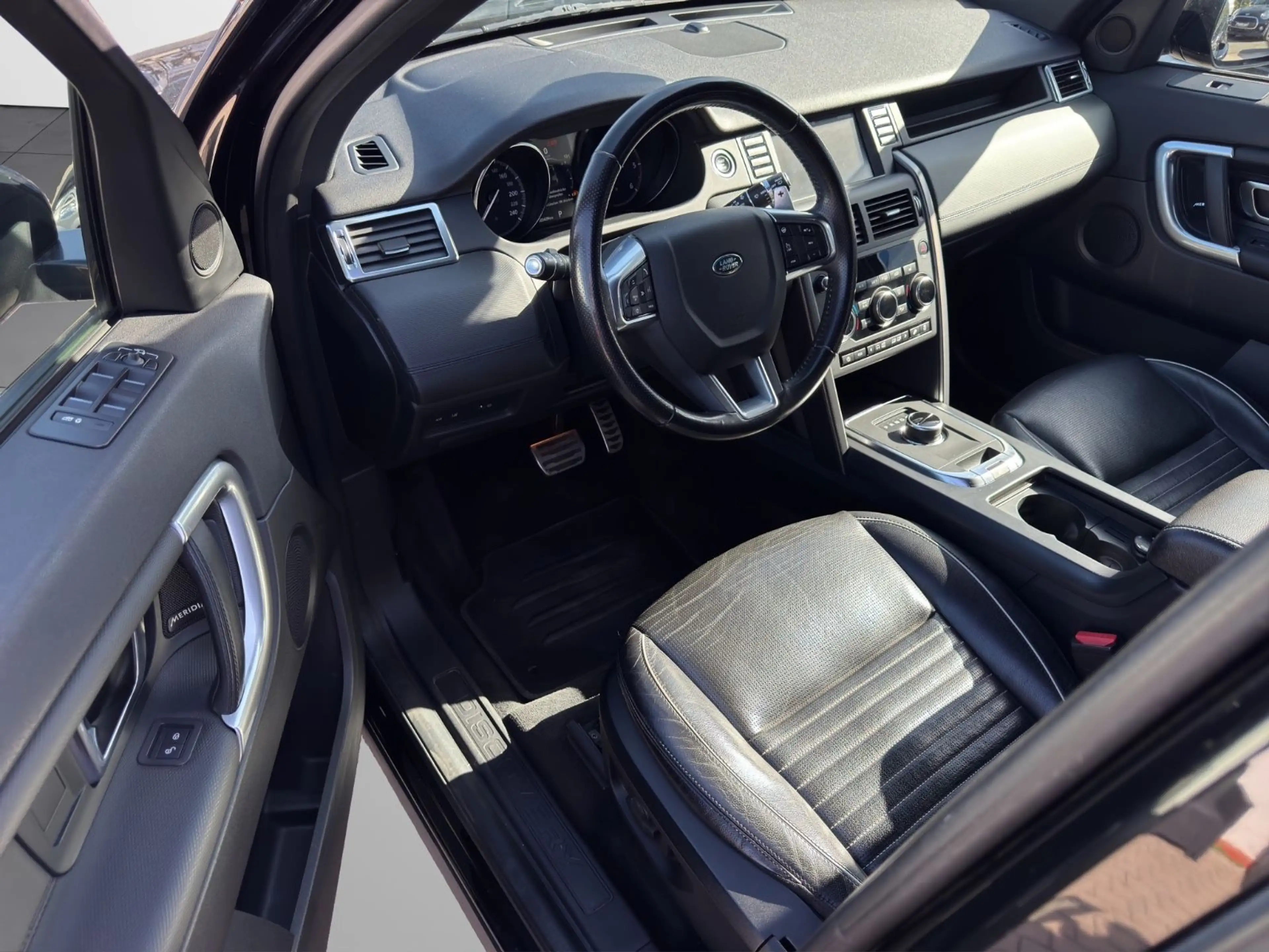 Land Rover Discovery Sport SE AWD LEDER/KAMERA/PANO/AHK — photo 14