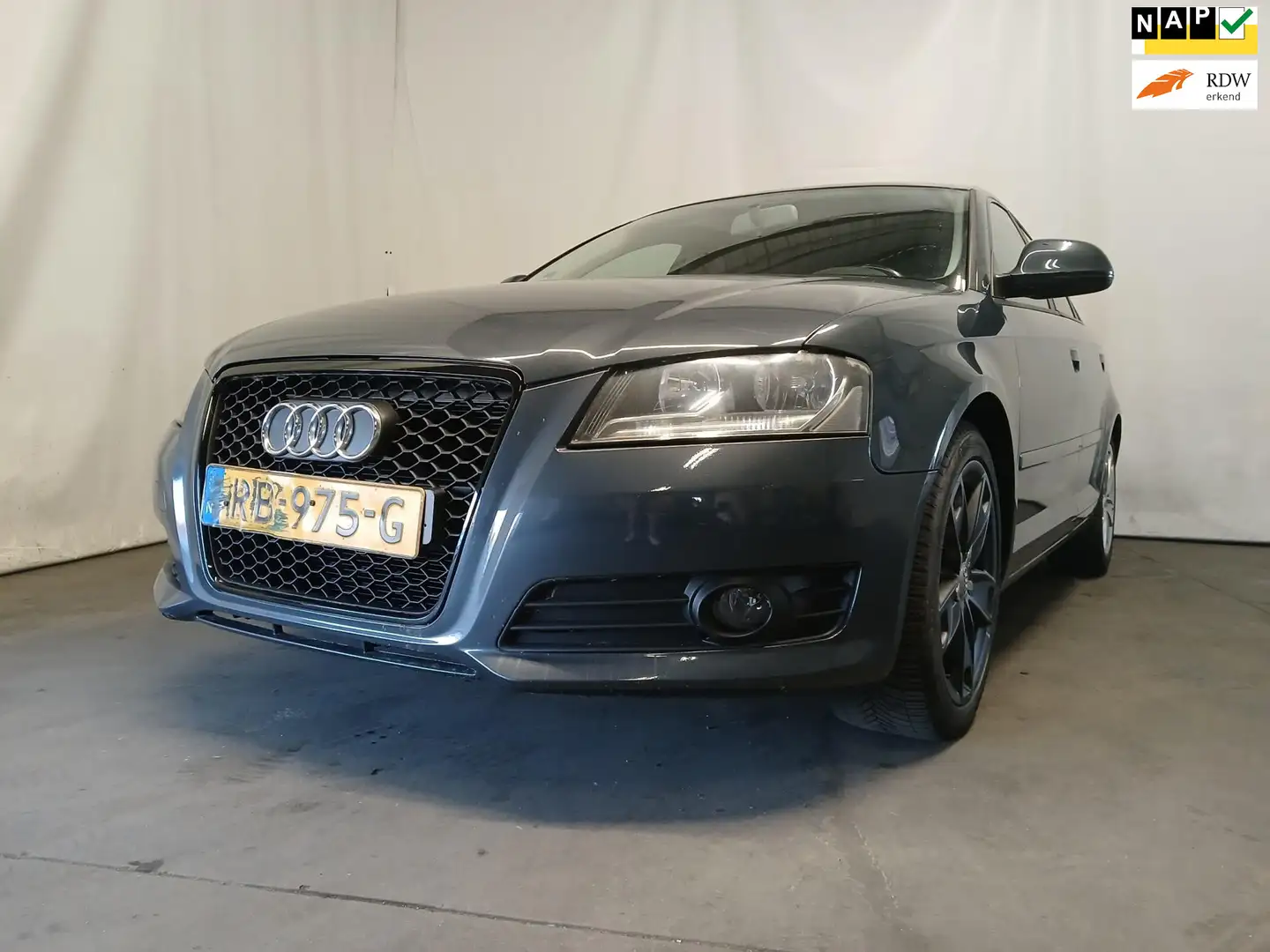 Audi A3 Sportback 1.8 TFSI S-edition - Airco - Schade Grijs - 1