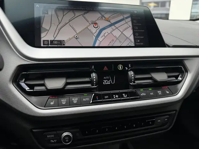 BMW 1 Series view 10