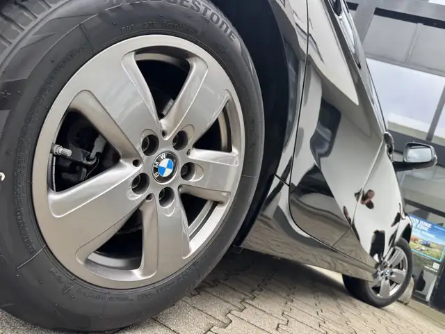 BMW 1 Series view 4