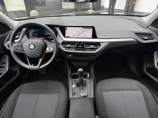 BMW 1 Series view 3