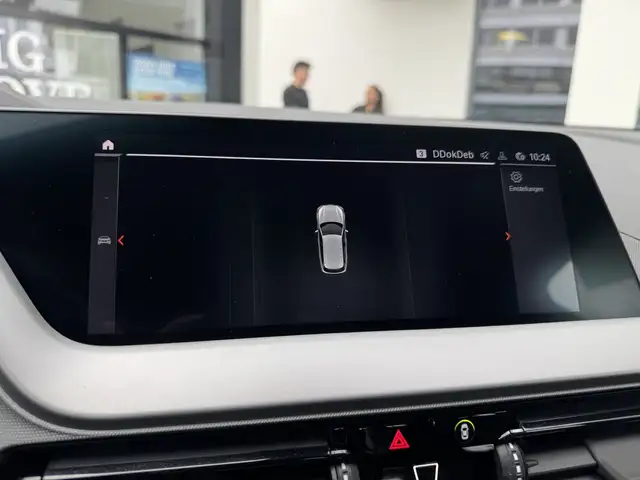 BMW 1 Series view 9