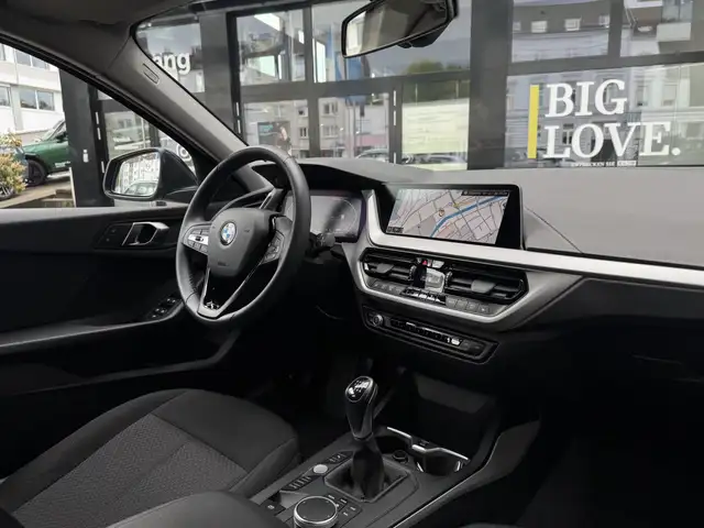 BMW 1 Series view 5