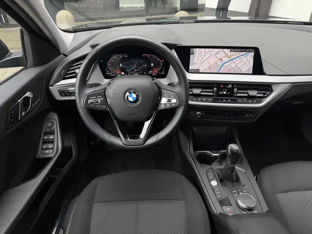 BMW 1 Series view 6