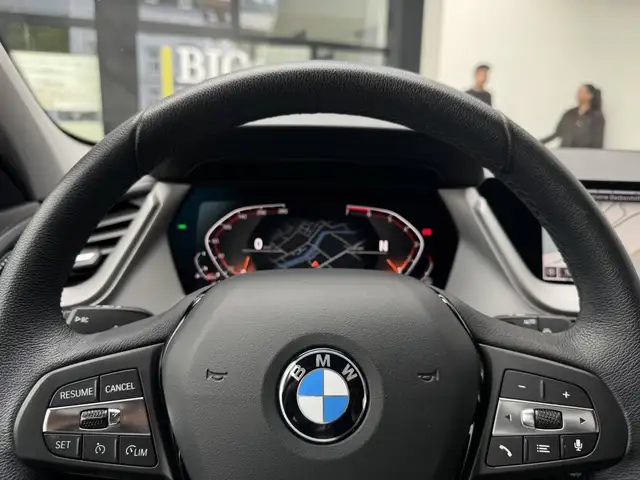 BMW 1 Series view 13