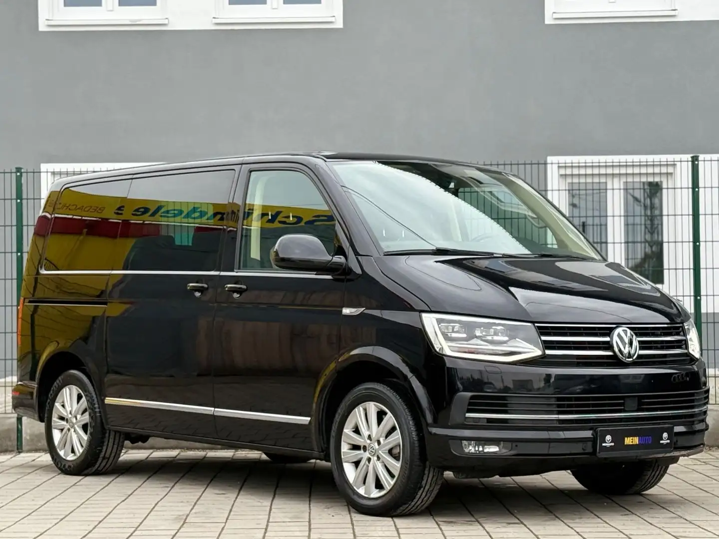 Volkswagen T6 Transporter Bus Multivan Highline/ACC/AHK/KAM Schwarz - 2