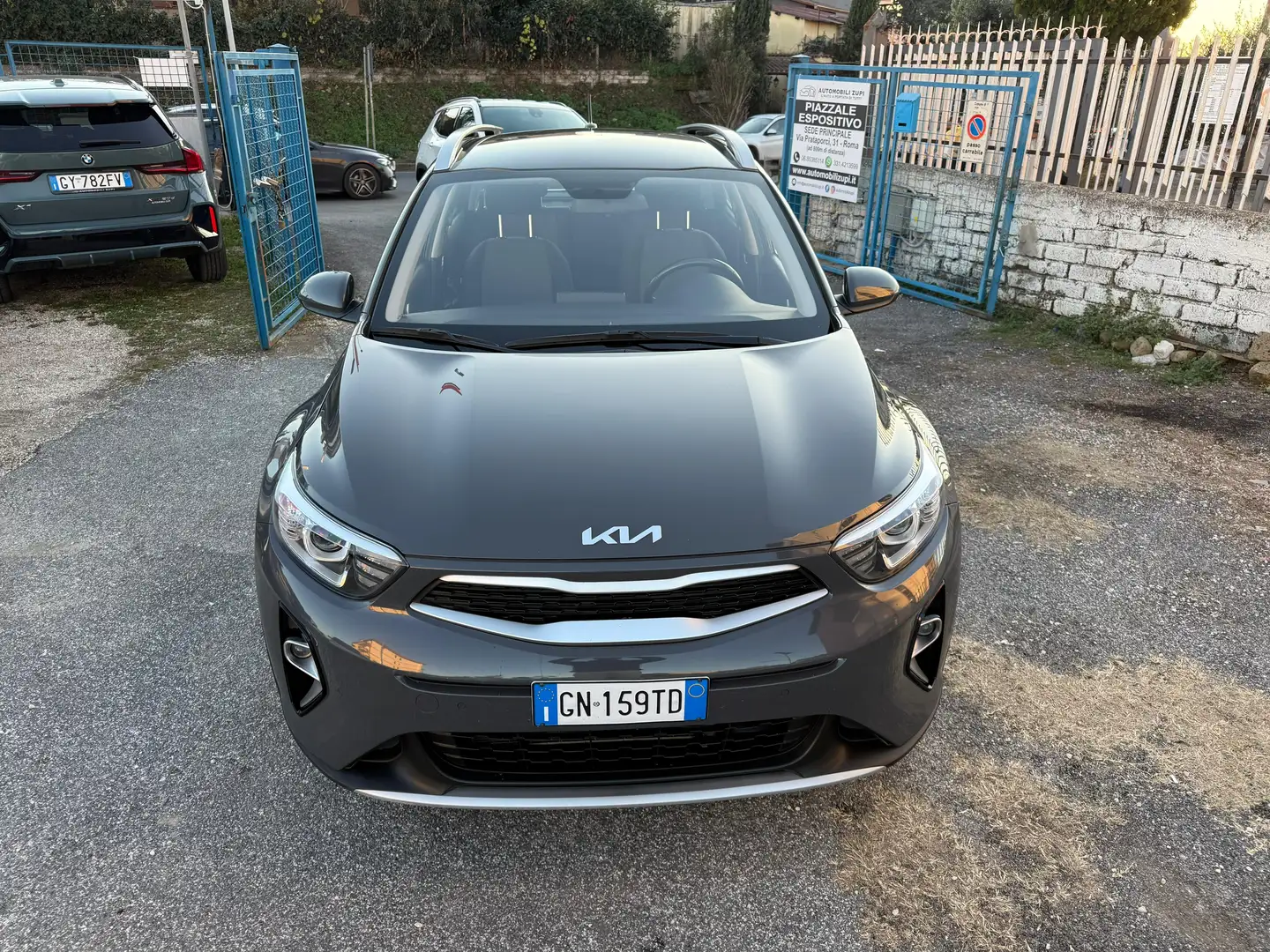 Kia Stonic Hybrid 101cv **Moderna, Sicura, Conveniente** Szürke - 2