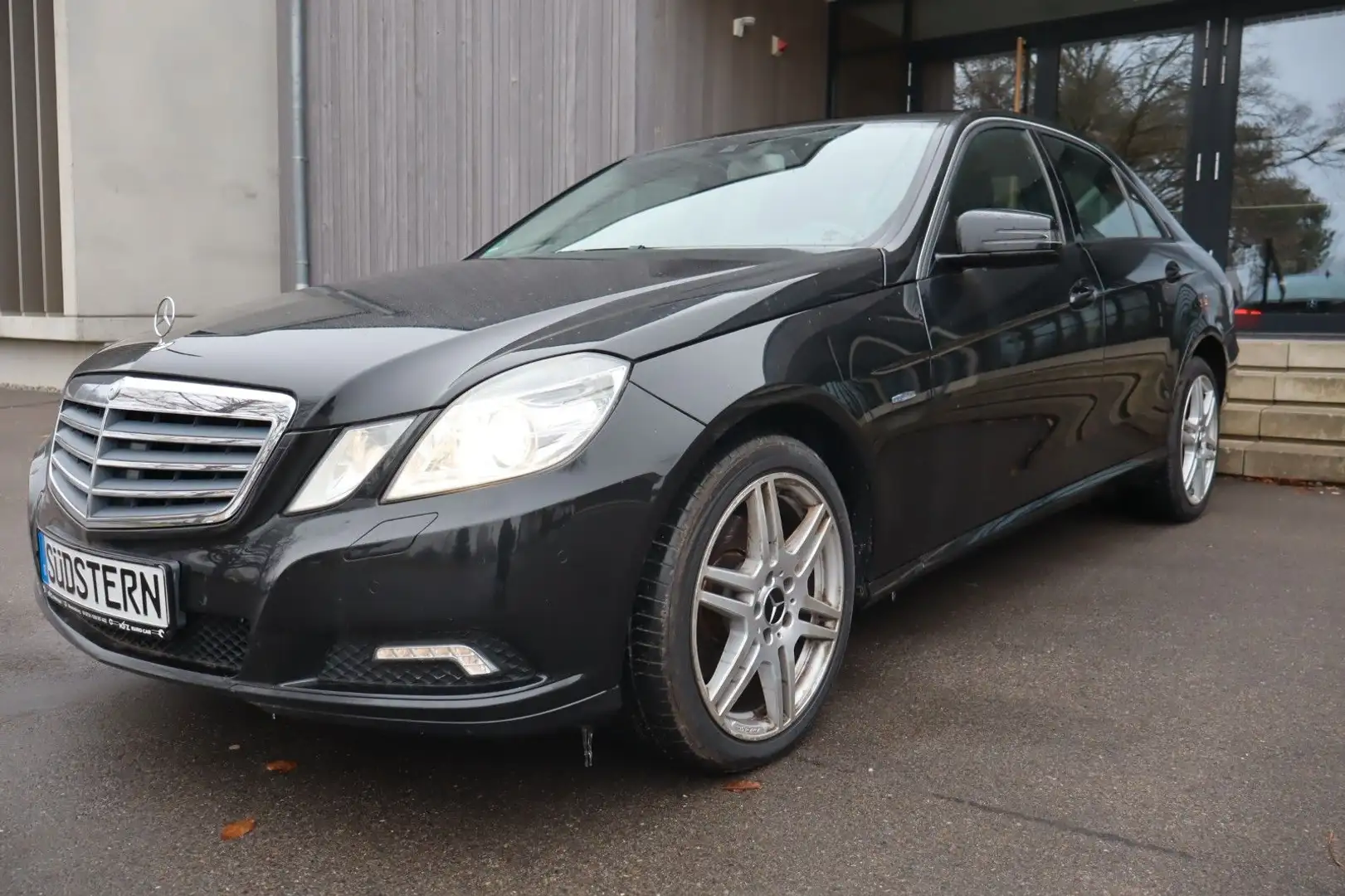 Mercedes-Benz E 250 E -Klasse Lim. E 250 CDI AMG/PDC/Limo Schwarz - 2