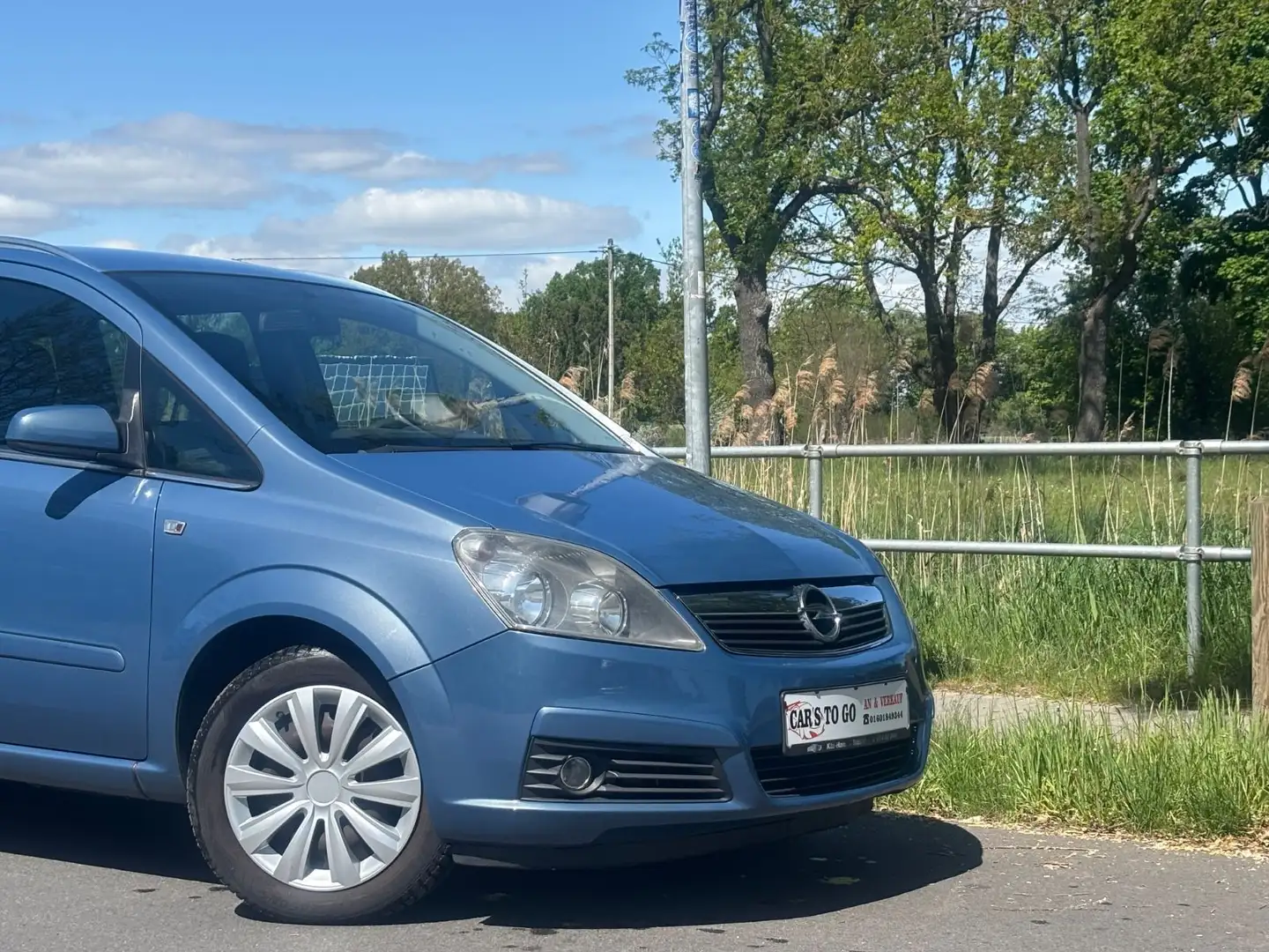 Opel Zafira B Edition Blau - 1