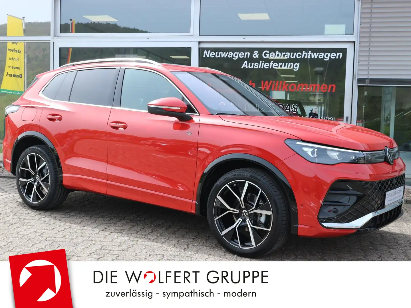 Volkswagen Tiguan R-Line 1,5 l eTSI OPF (150 PS) DSG*AHK*PA Rot - 1
