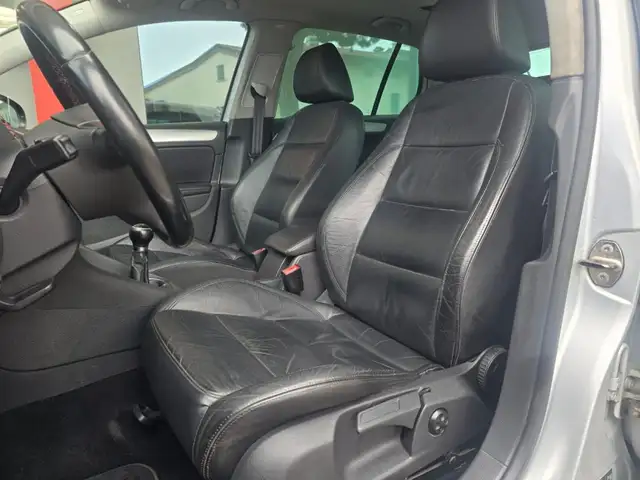 Volkswagen Golf view 6