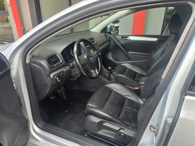 Volkswagen Golf view 3