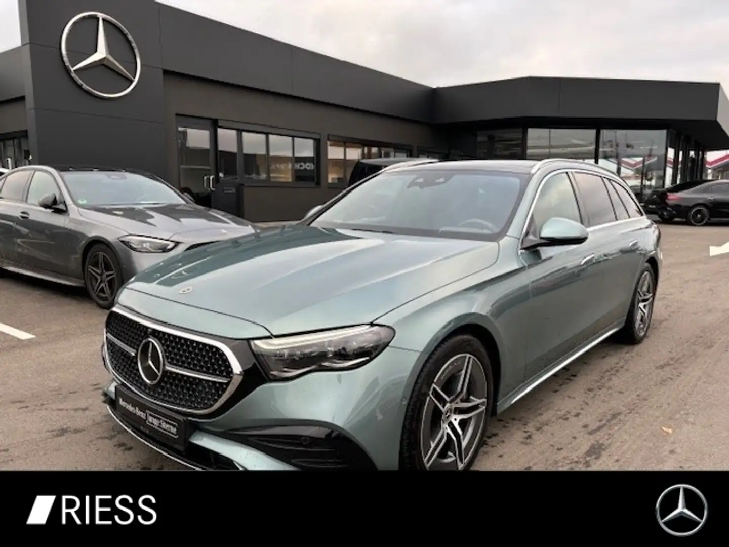 Mercedes-Benz E 220 d T AMG Sport LED Distr Pano AHK Keyless Argintiu - 1