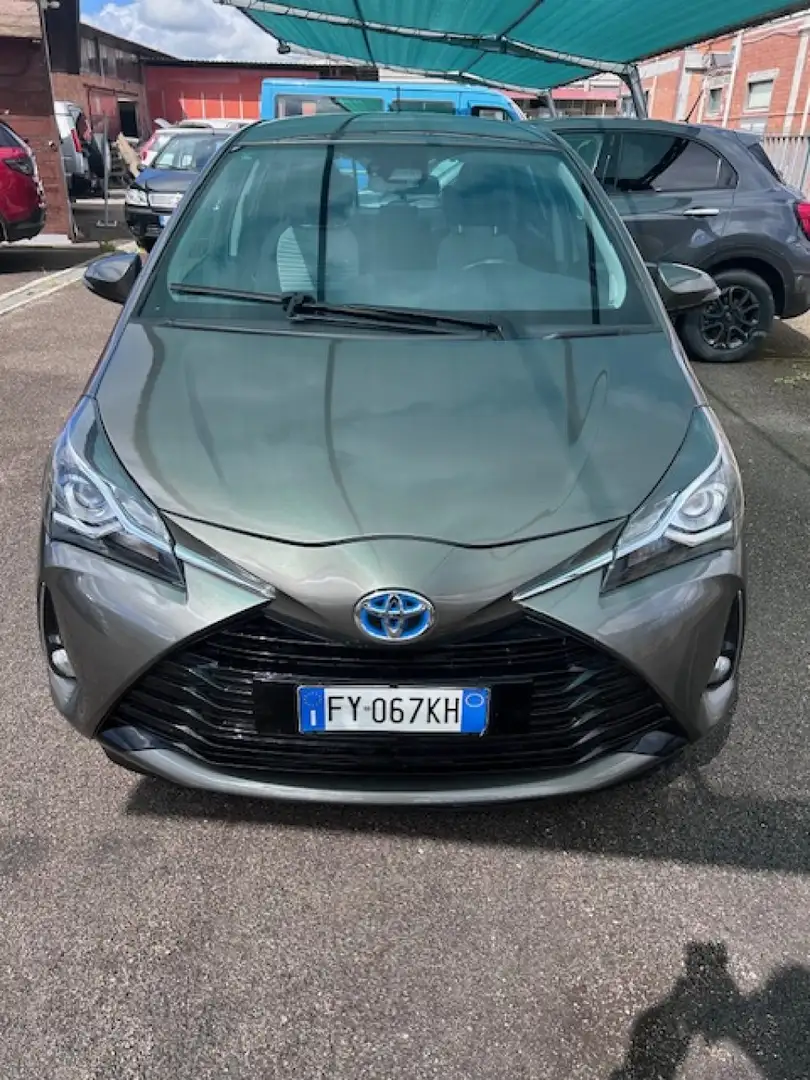 Toyota Yaris 1.5 Hybrid 5 porte Business Grigio - 1