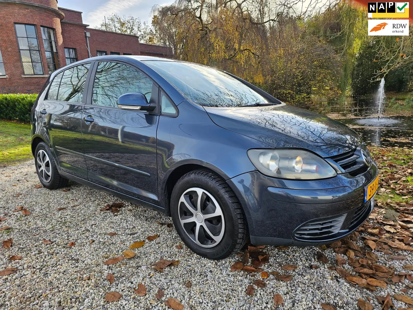 Volkswagen Golf Plus 1.6 Optive 3 AUTOMAAT/airco Gris - 1