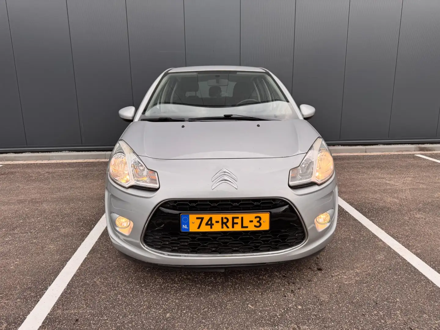 Citroen C3 1.6 e-HDi Dynamique Grijs - 2