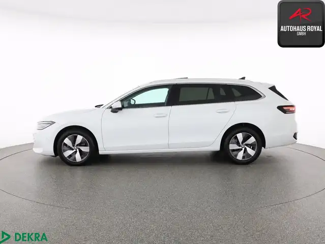 Volkswagen Passat view 2