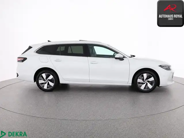 Volkswagen Passat view 6