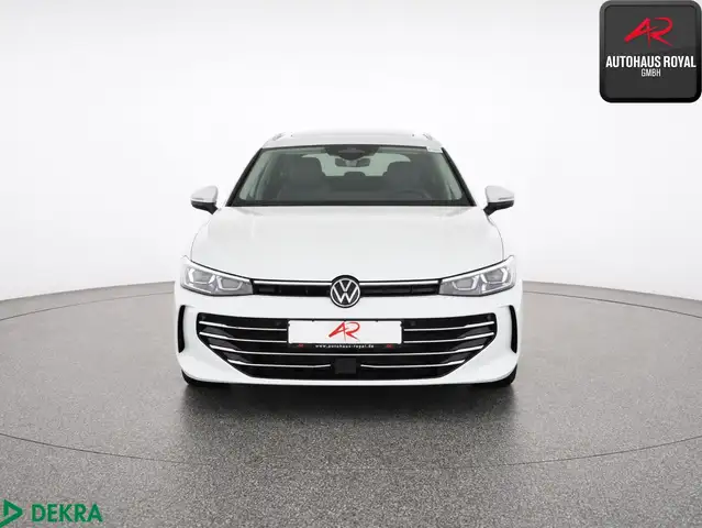Volkswagen Passat view 8