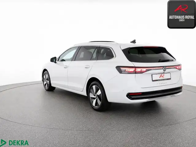 Volkswagen Passat view 3
