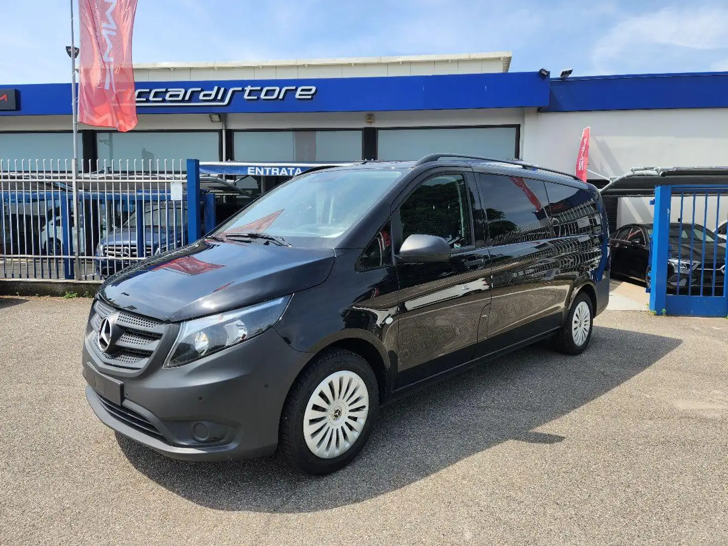 Mercedes-Benz Vito 2.0 116 CDI PL Tourer Pro ExLong crna - 2