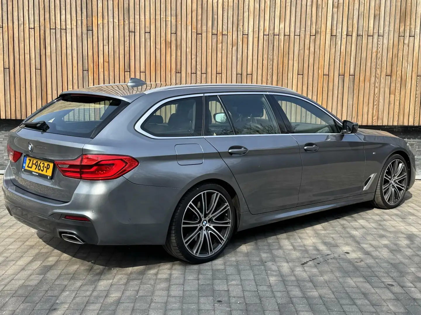 BMW 520 5-serie Touring 520i Automaat M-sport | 20 inch li Gris - 2