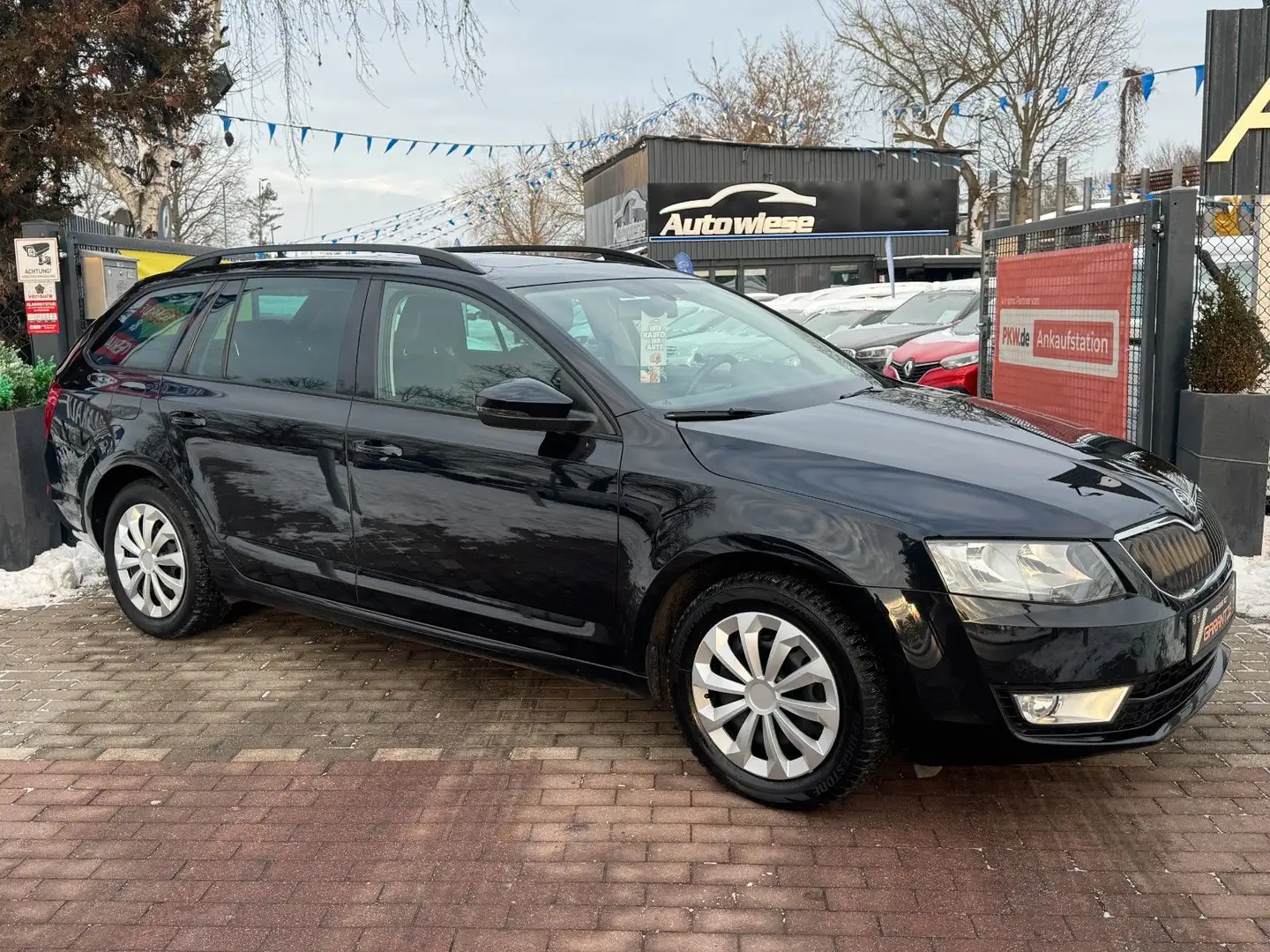 Skoda Octavia Combi 1.6TDI*Pano*Leder*Temp*WEBASTO Schwarz - 1