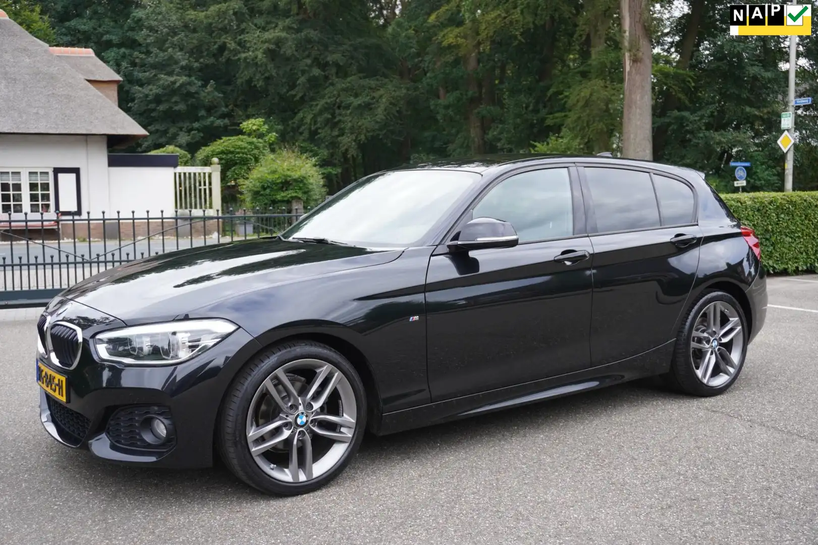 BMW 116 1-serie 116i M Sport Dealer onderhouden Чорний - 1