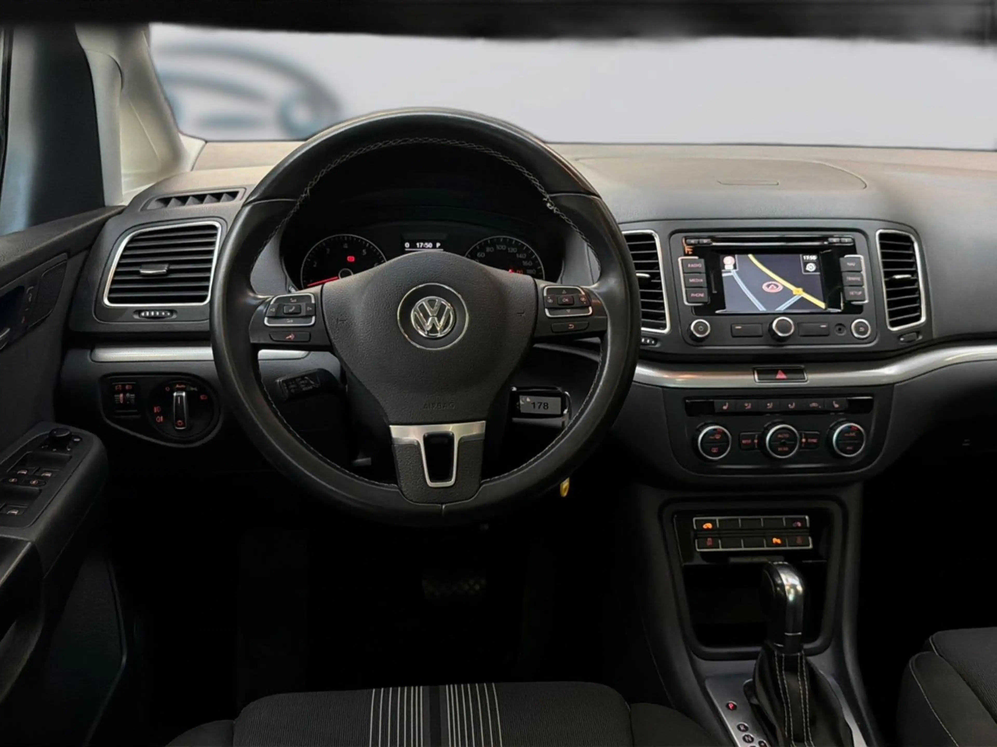 Volkswagen Sharan Match Tempomat SHZ AHK PANO PDC — photo 13