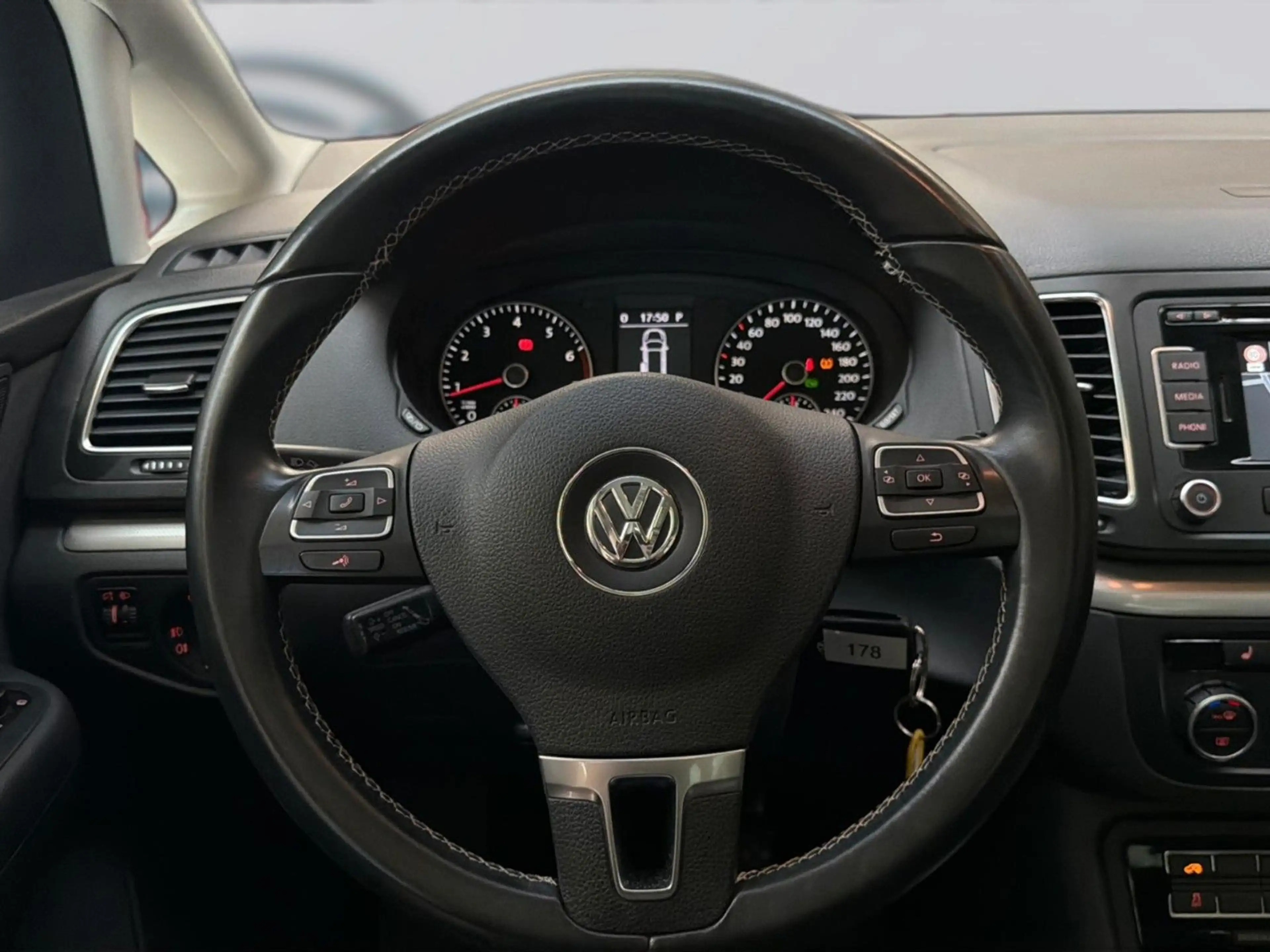 Volkswagen Sharan Match Tempomat SHZ AHK PANO PDC — photo 14