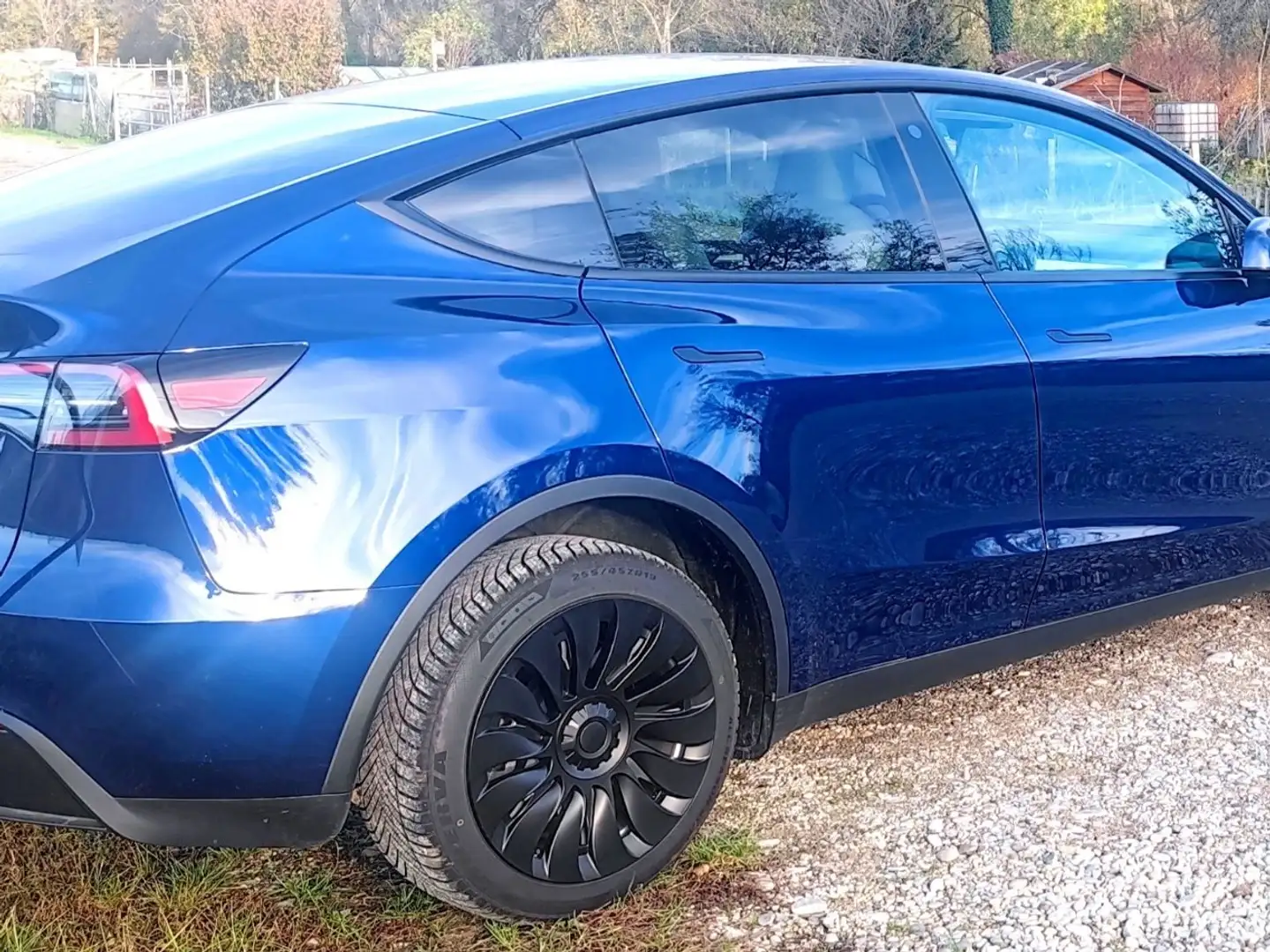 Tesla Model Y Model Y 2023 Blau/Weiß*Dual Motor-AWD*Long-Range Bleu - 2