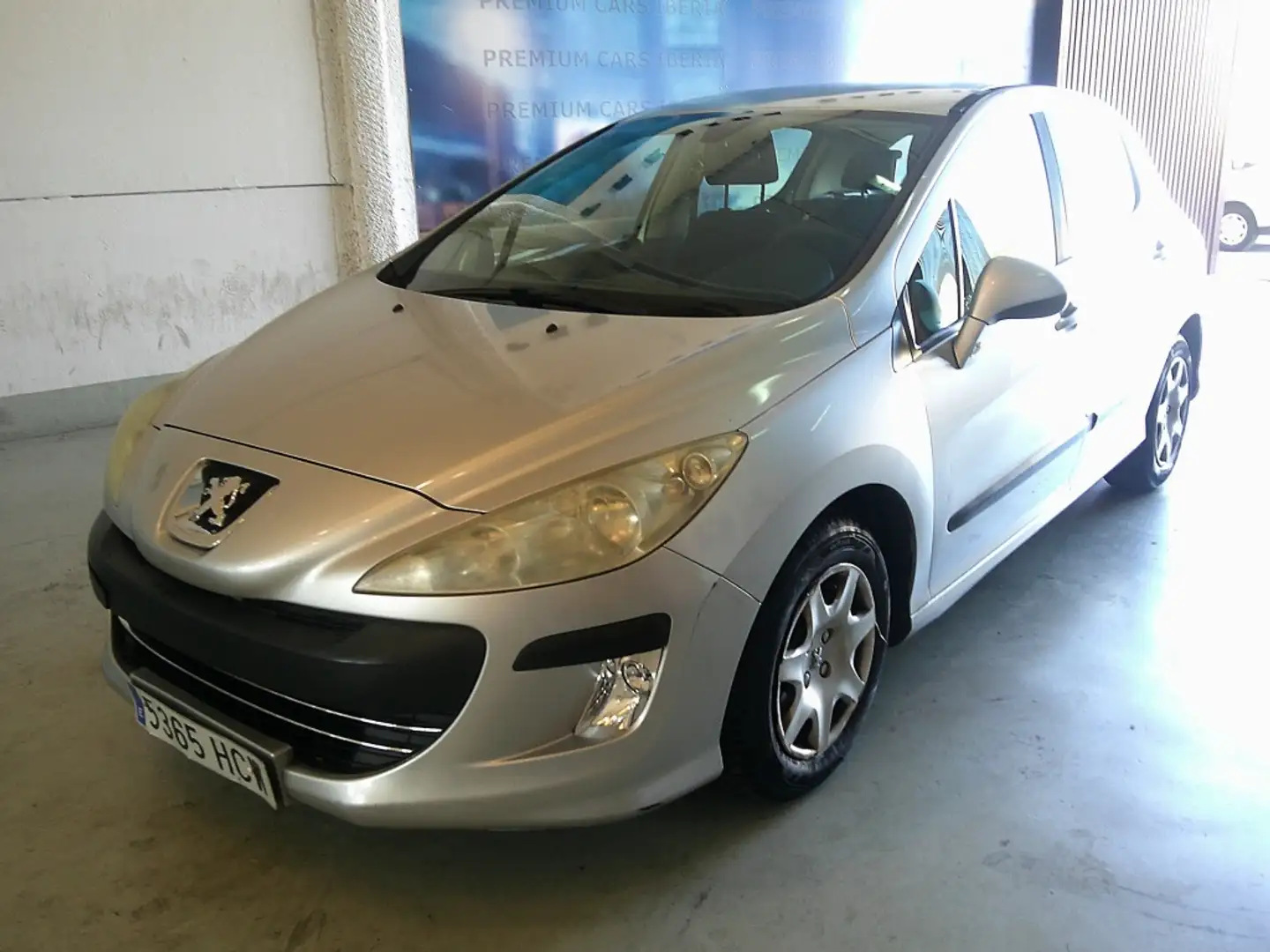 Peugeot 308 1.6HDI Envy Plateado - 1