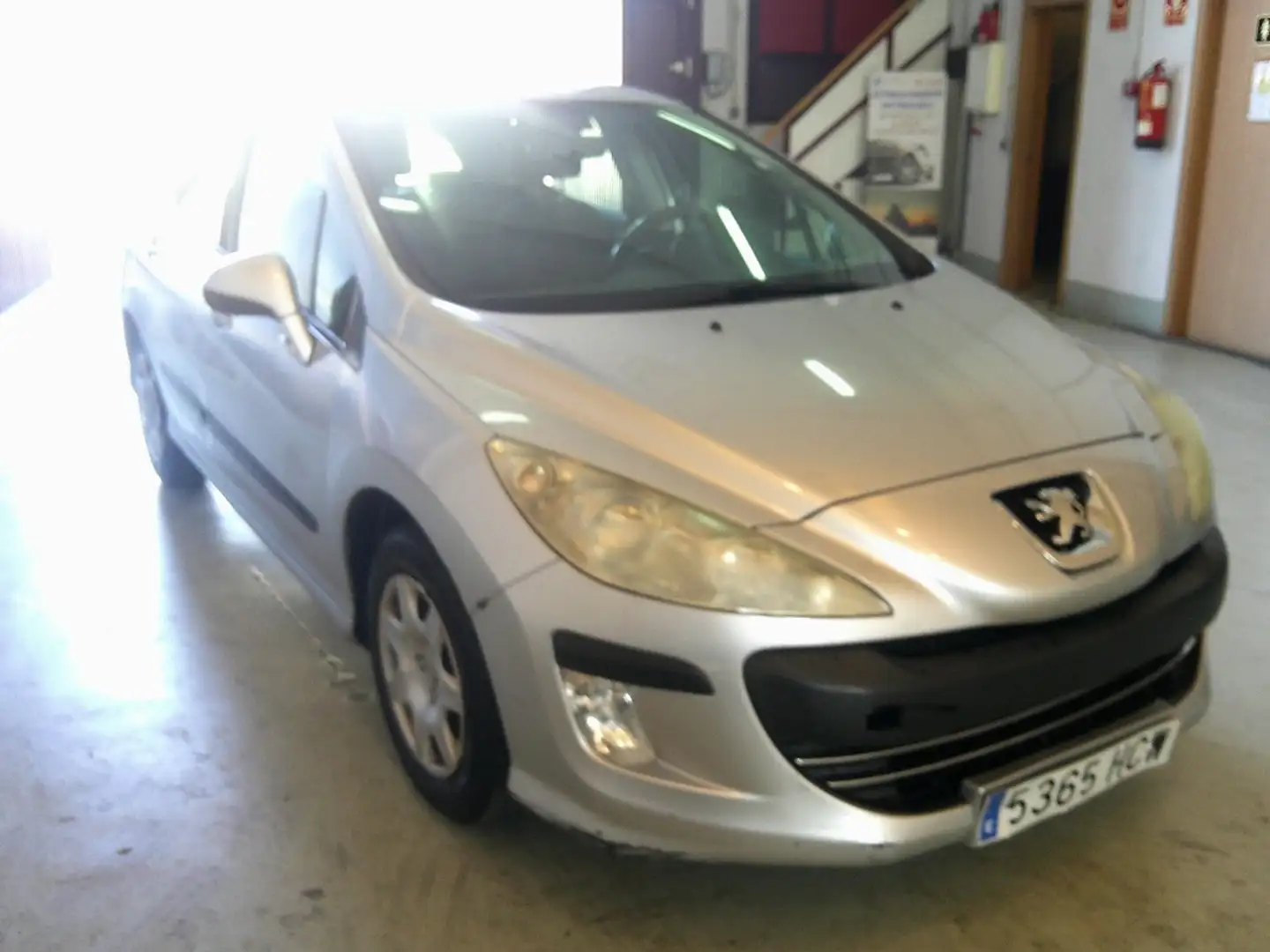 Peugeot 308 1.6HDI Envy Plateado - 2
