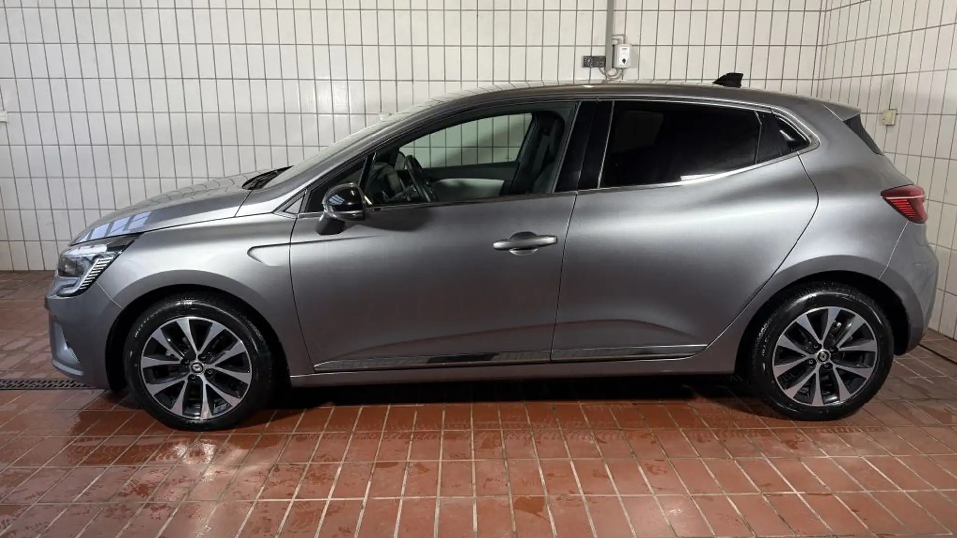 Renault Clio TECHNO *AUTOMATIK*SITZHZ*CAM*ALLWETTER* Grau - 2