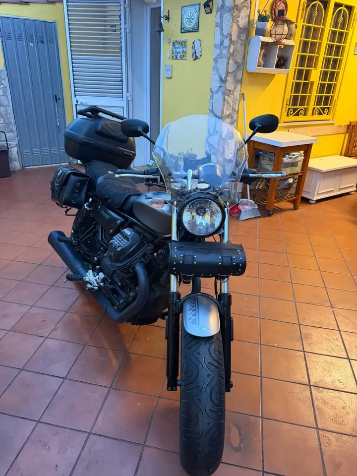 Moto Guzzi V 9