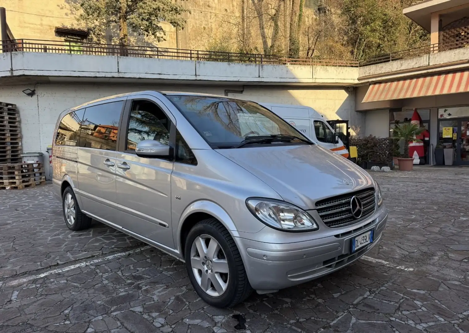 Mercedes-Benz Viano 3.0 cdi V6 Ambiente Lunga Automatico Серебристый - 2