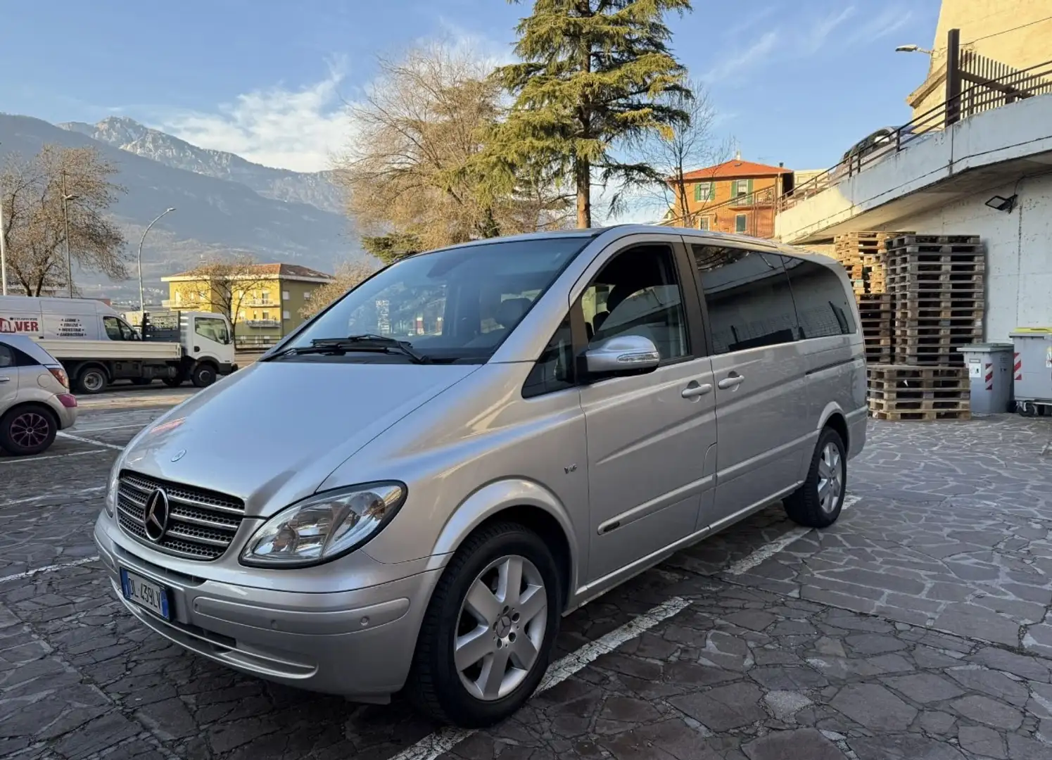 Mercedes-Benz Viano 3.0 cdi V6 Ambiente Lunga Automatico Серебристый - 1