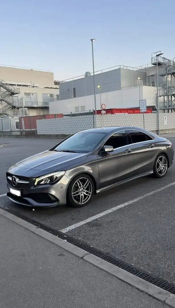 Mercedes-Benz CLA 220 d Aut. AMG-Line Grau - 1