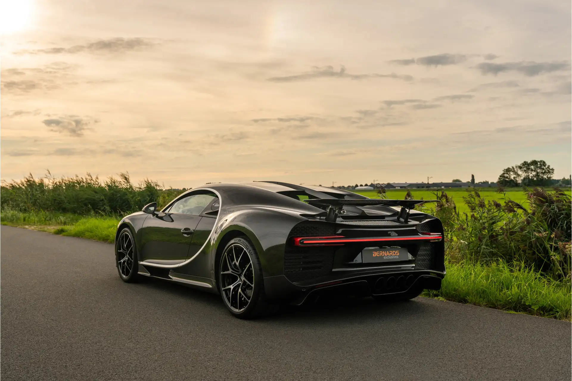 부가티 Chiron 2021 화이트 사진 3