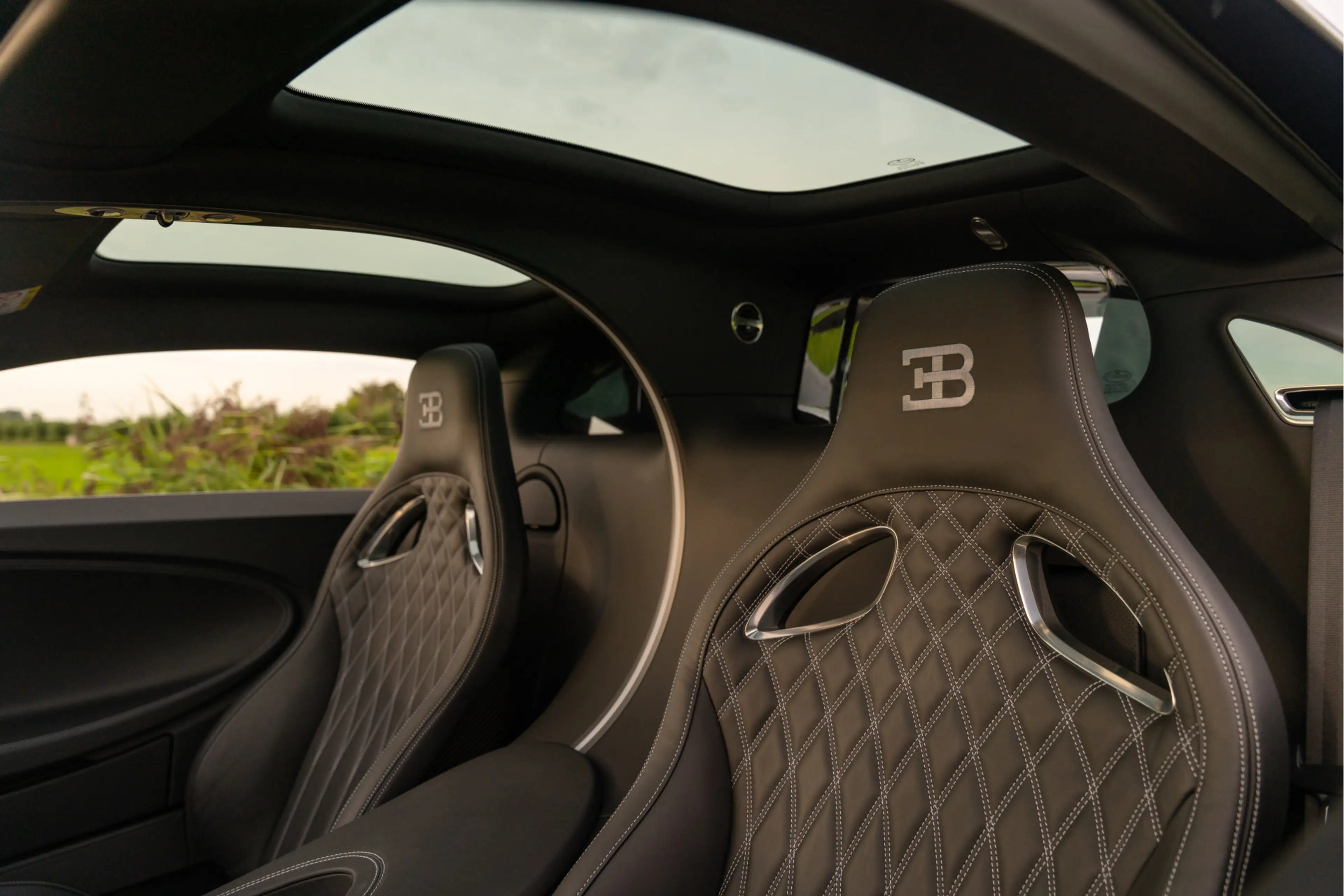 Bugatti Chiron Sport - Visible Carbon - Sky View - 1 of 60 — photo 5