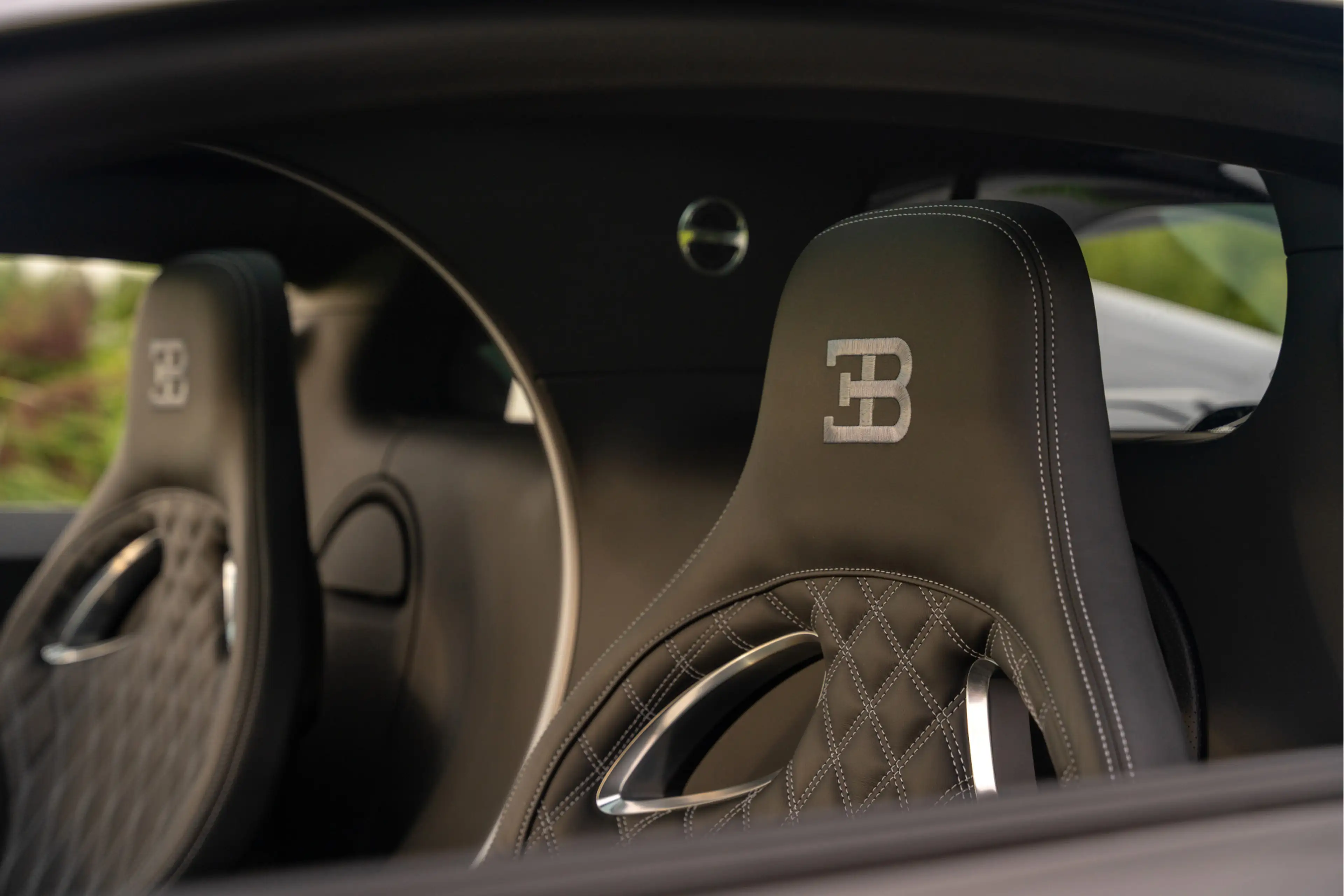 Bugatti Chiron Sport - Visible Carbon - Sky View - 1 of 60 — photo 13