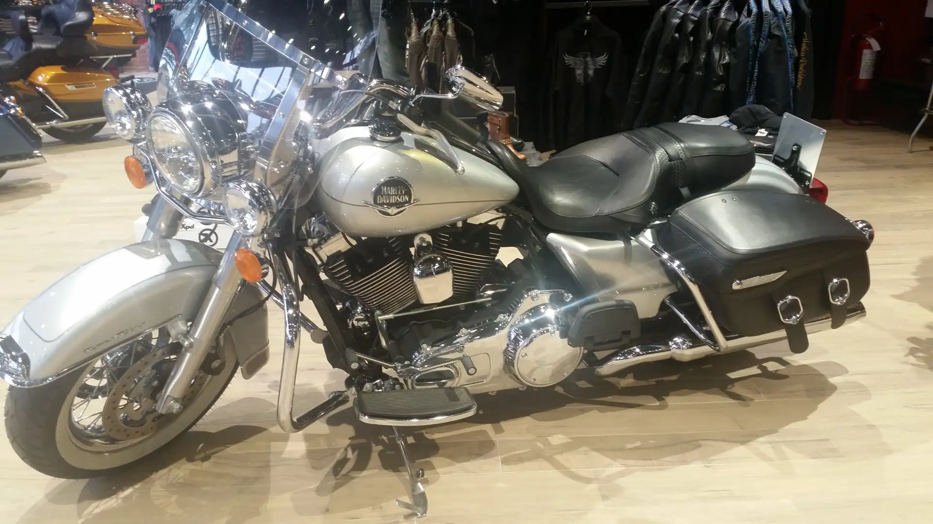 Harley-Davidson Road King Gris - 2