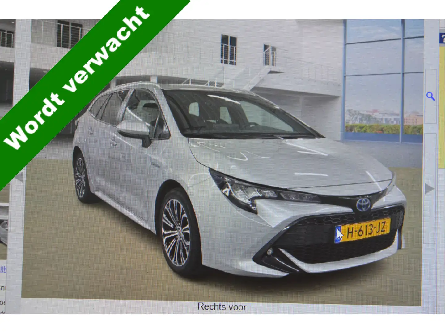 Toyota Corolla Touring Sports 1.8 Hybrid Busn. + Nap / Digit.dash Grijs - 1