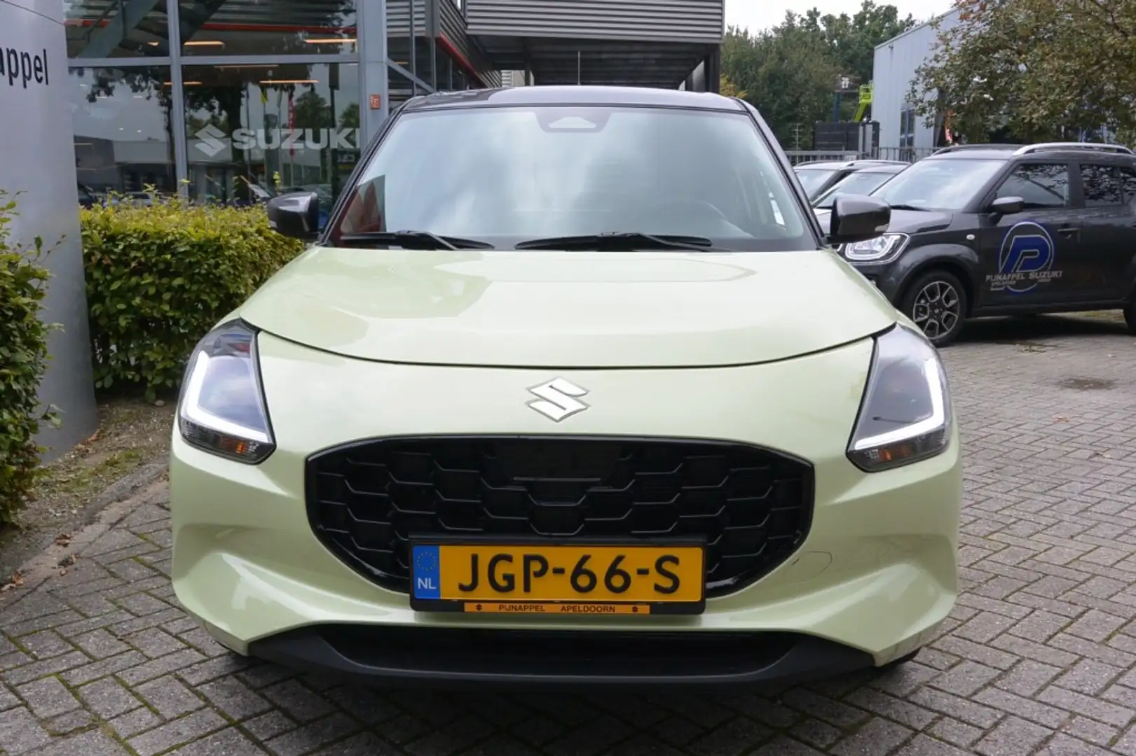 Suzuki Swift 1.2 Style AllGrip (4x4) 5-deurs Two-tone Jaune - 2