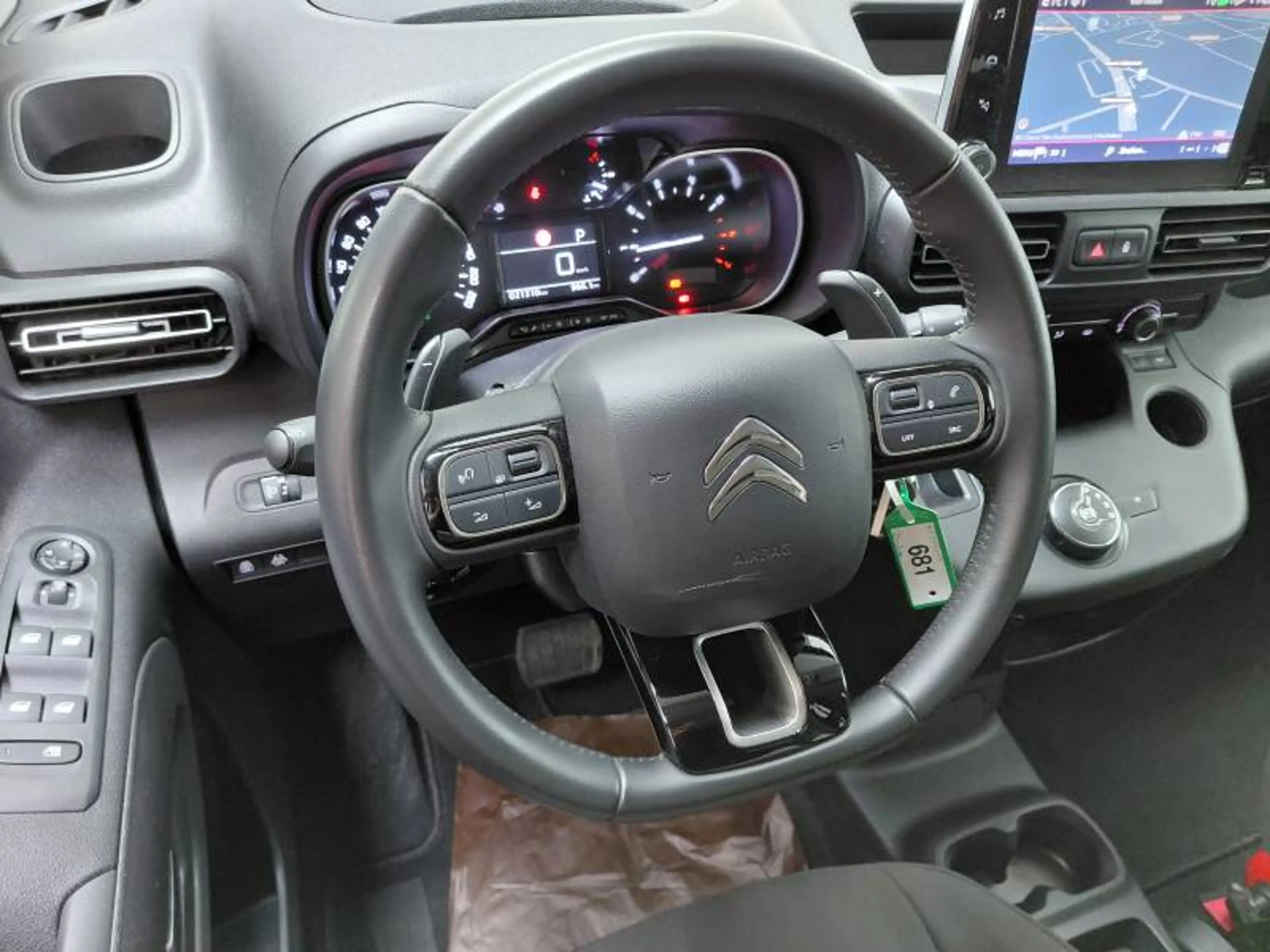 Citroen Berlingo Multispace 3 1.2 PureTech 130 EAT8 M Feel — photo 17