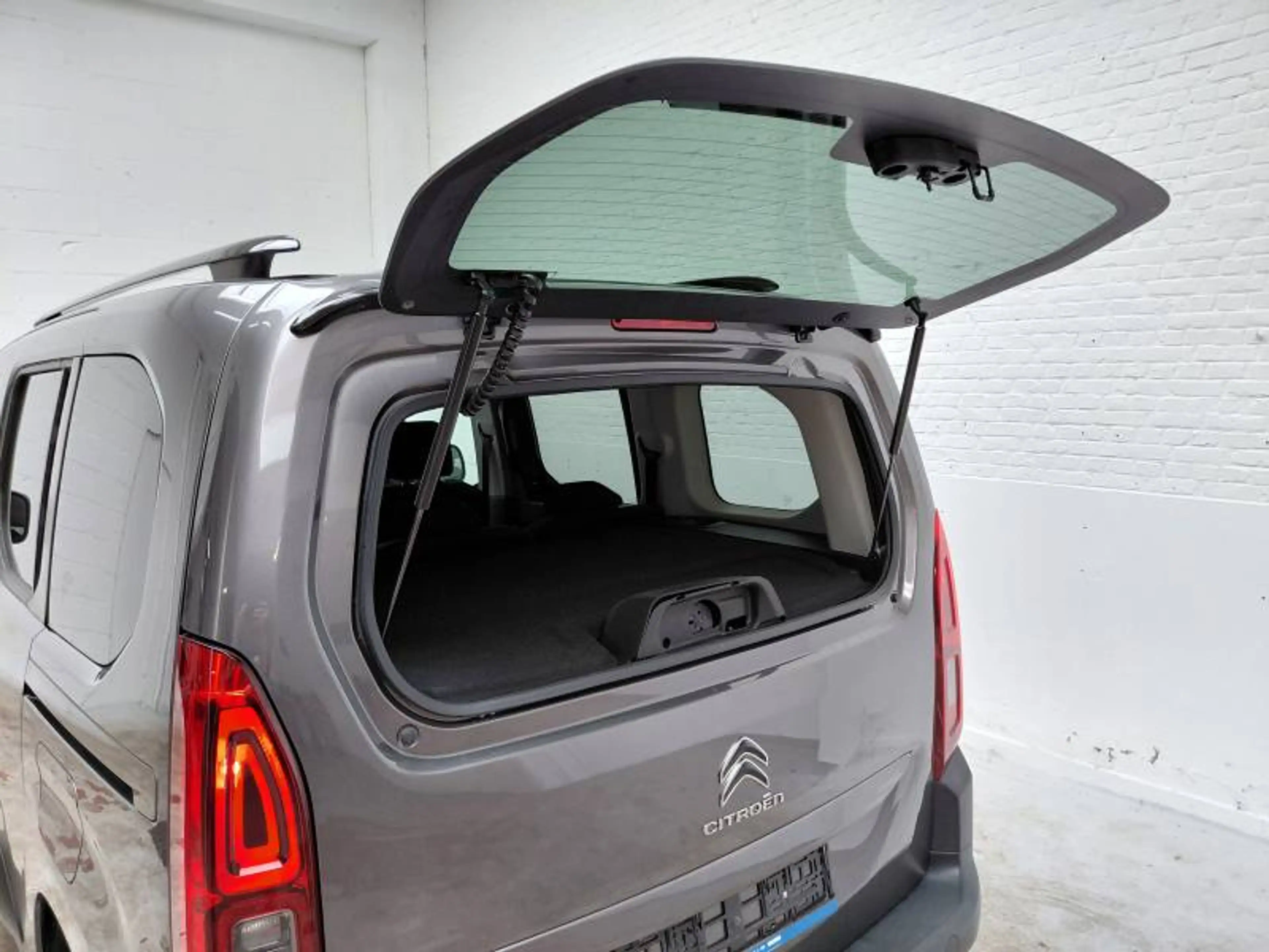 Citroen Berlingo Multispace 3 1.2 PureTech 130 EAT8 M Feel — photo 9