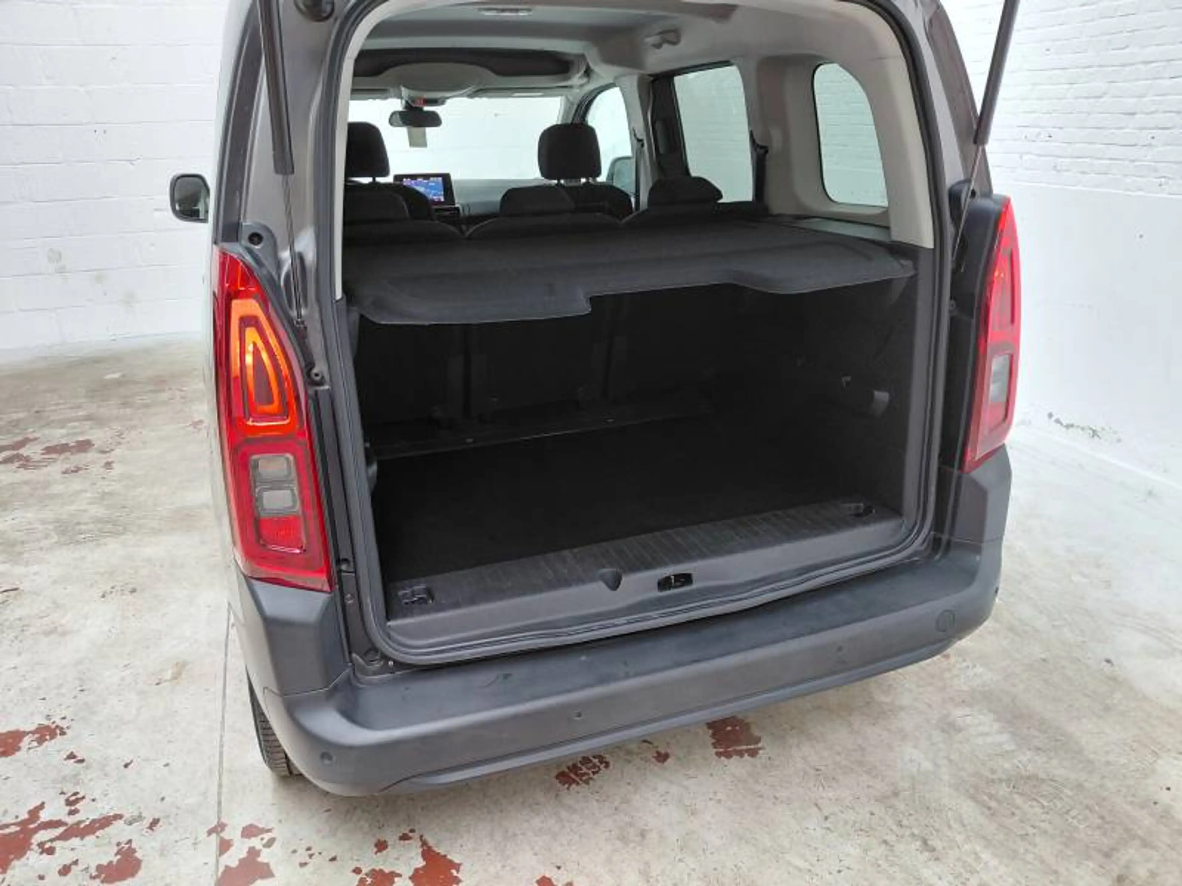 Citroen Berlingo Multispace 3 1.2 PureTech 130 EAT8 M Feel — photo 10