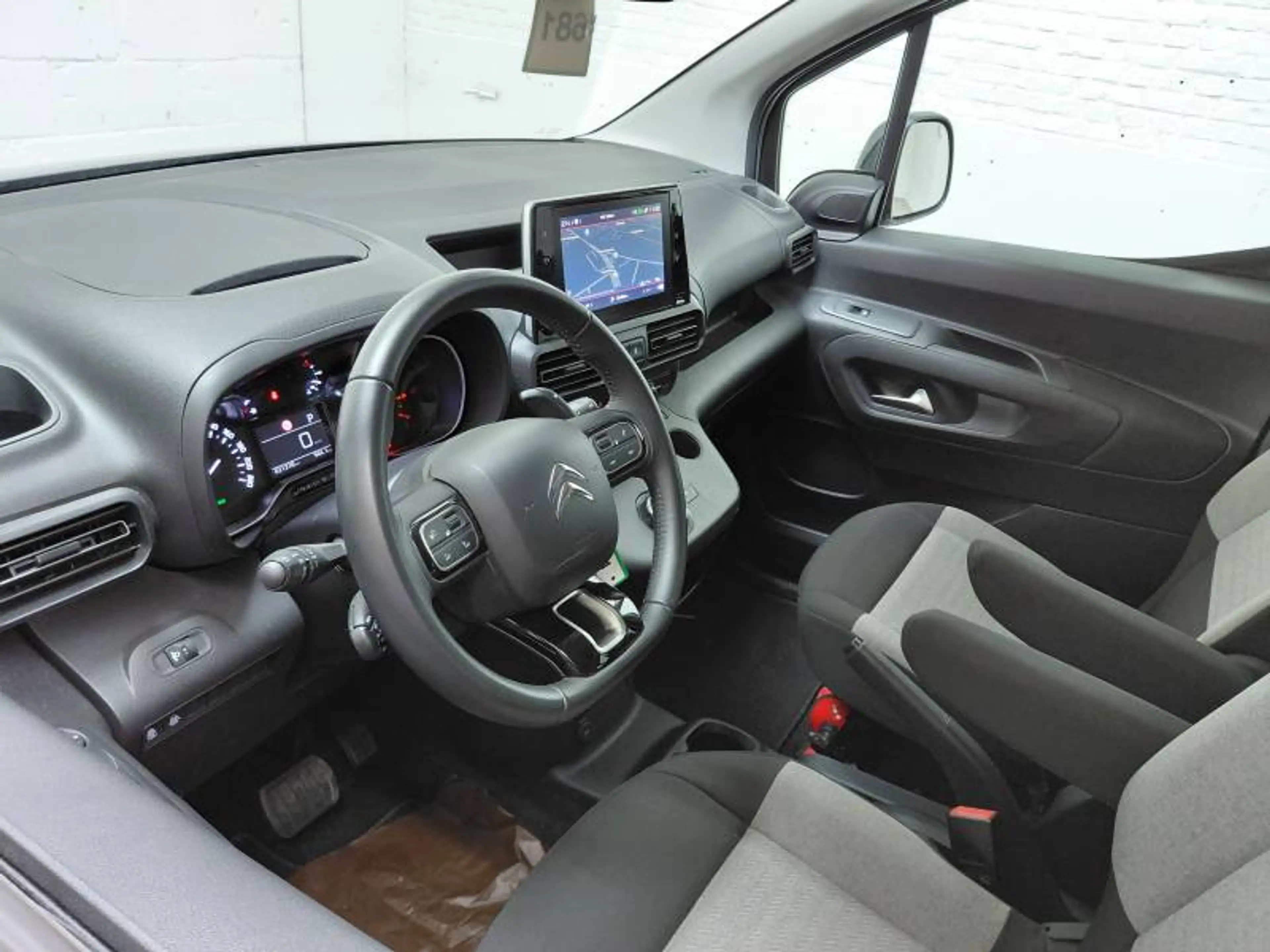 Citroen Berlingo Multispace 3 1.2 PureTech 130 EAT8 M Feel — photo 12