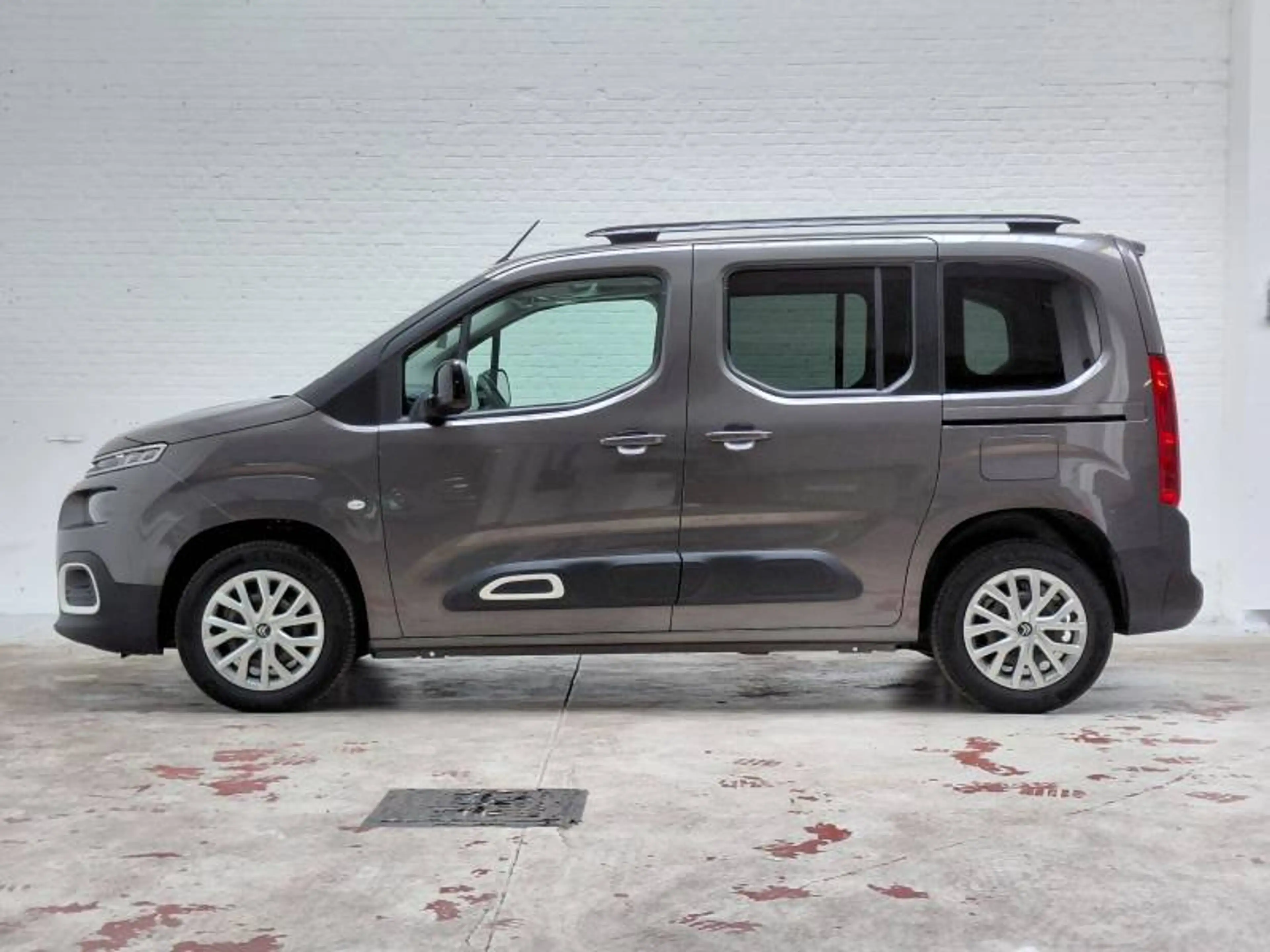 Citroen Berlingo Multispace 3 1.2 PureTech 130 EAT8 M Feel — photo 8