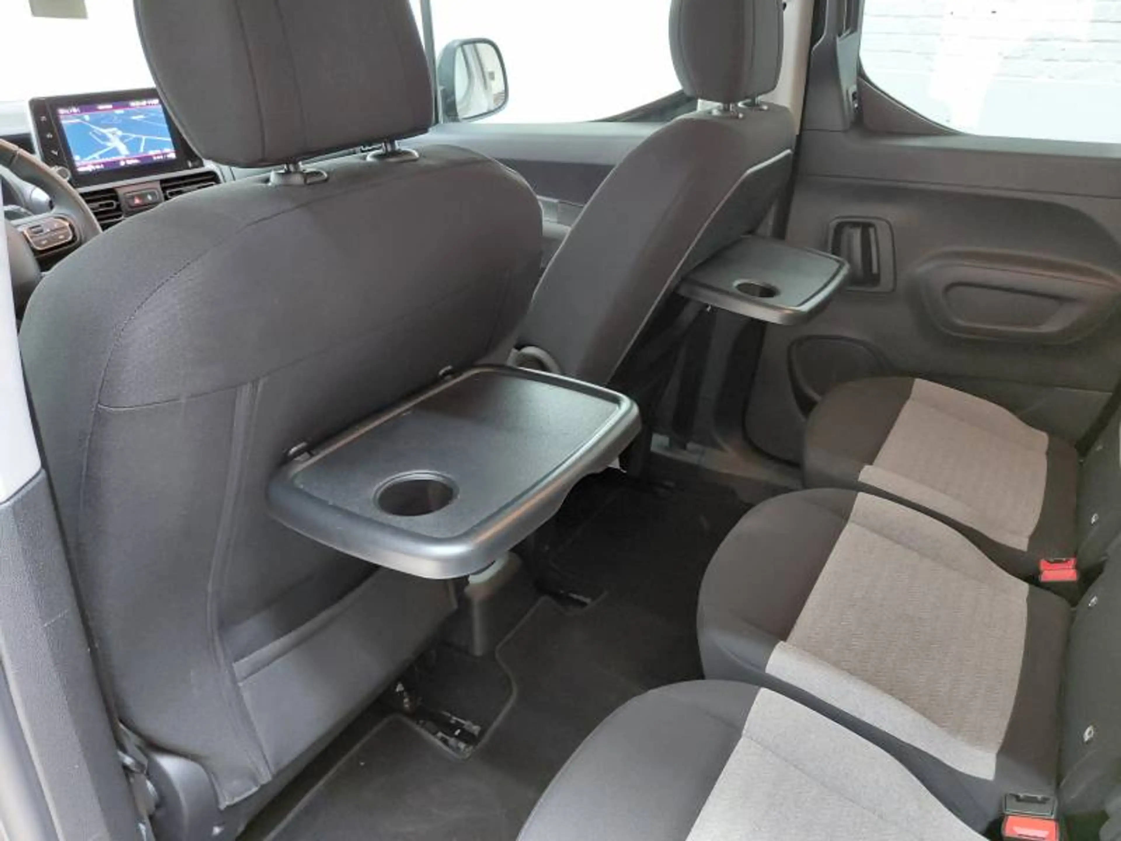Citroen Berlingo Multispace 3 1.2 PureTech 130 EAT8 M Feel — photo 14